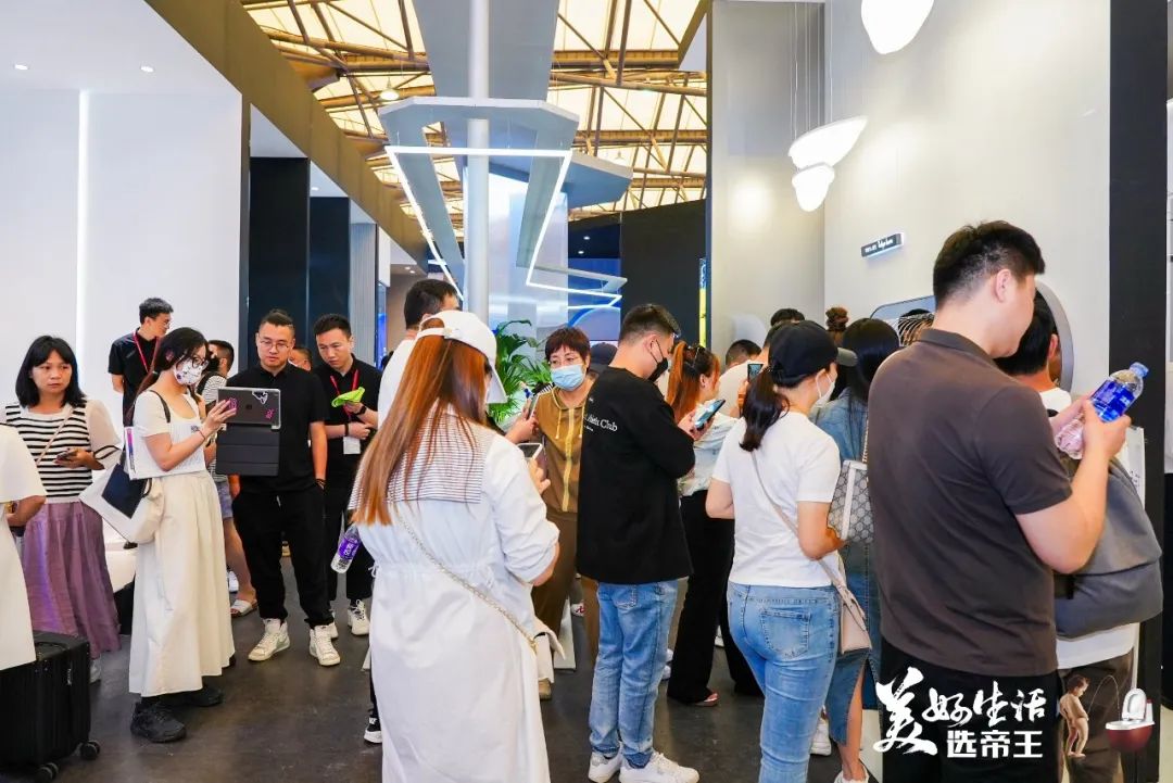 #��������չ





�����ܴ� װ��������

������С �յý�����



վ��ɽ���������ǳ��Ի�

Ǳ�κ��׺ͽ��Ӻ�����̸

�������ÿһ������say Hi